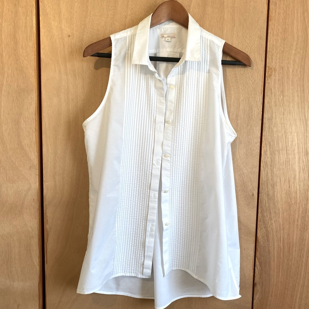 GAP sleeveless top, size medium, tuxedo front. Drop hem